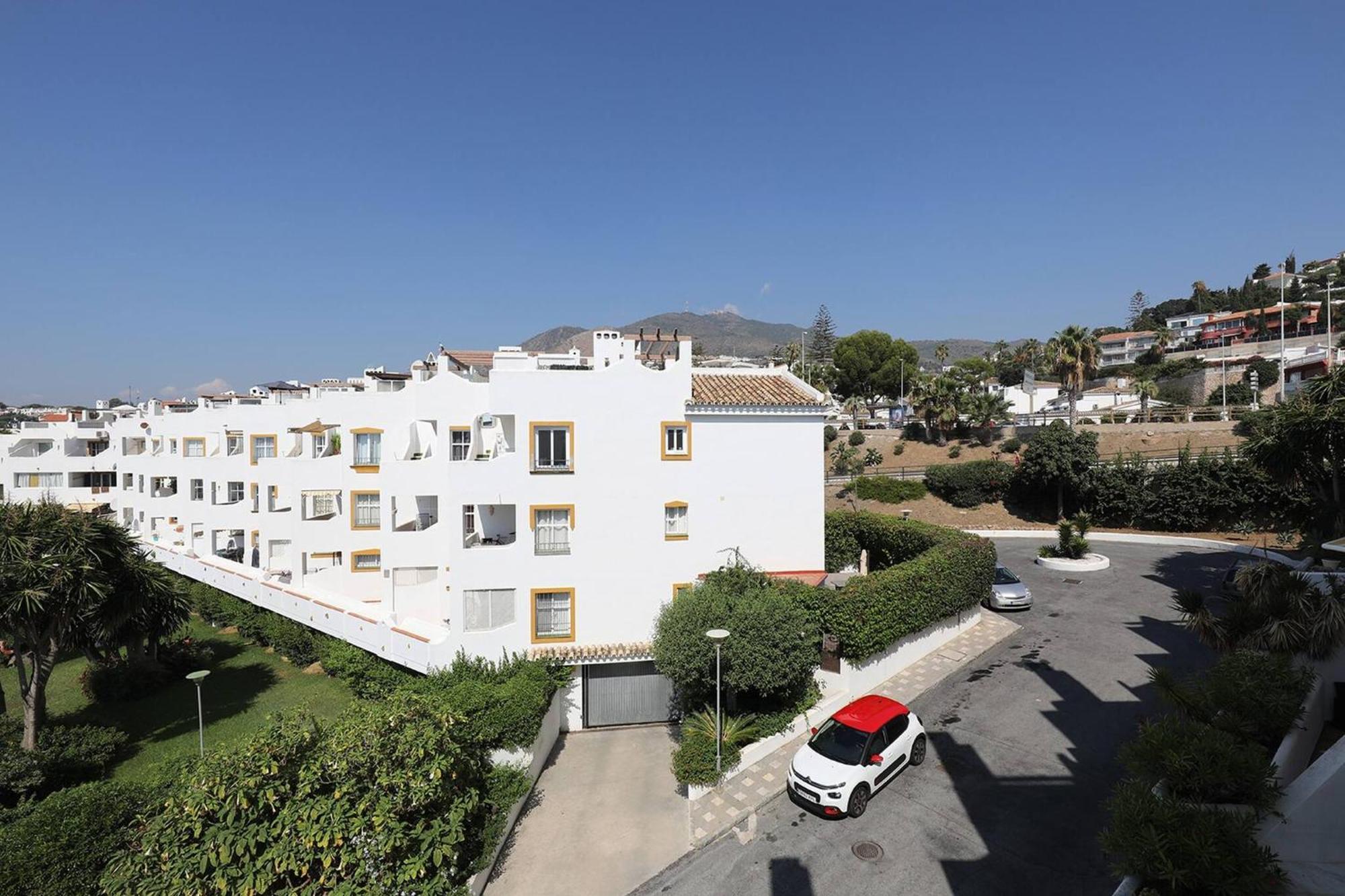 082 - Stunning Sea Views Beachfront Apartment Benalmádena Eksteriør bilde