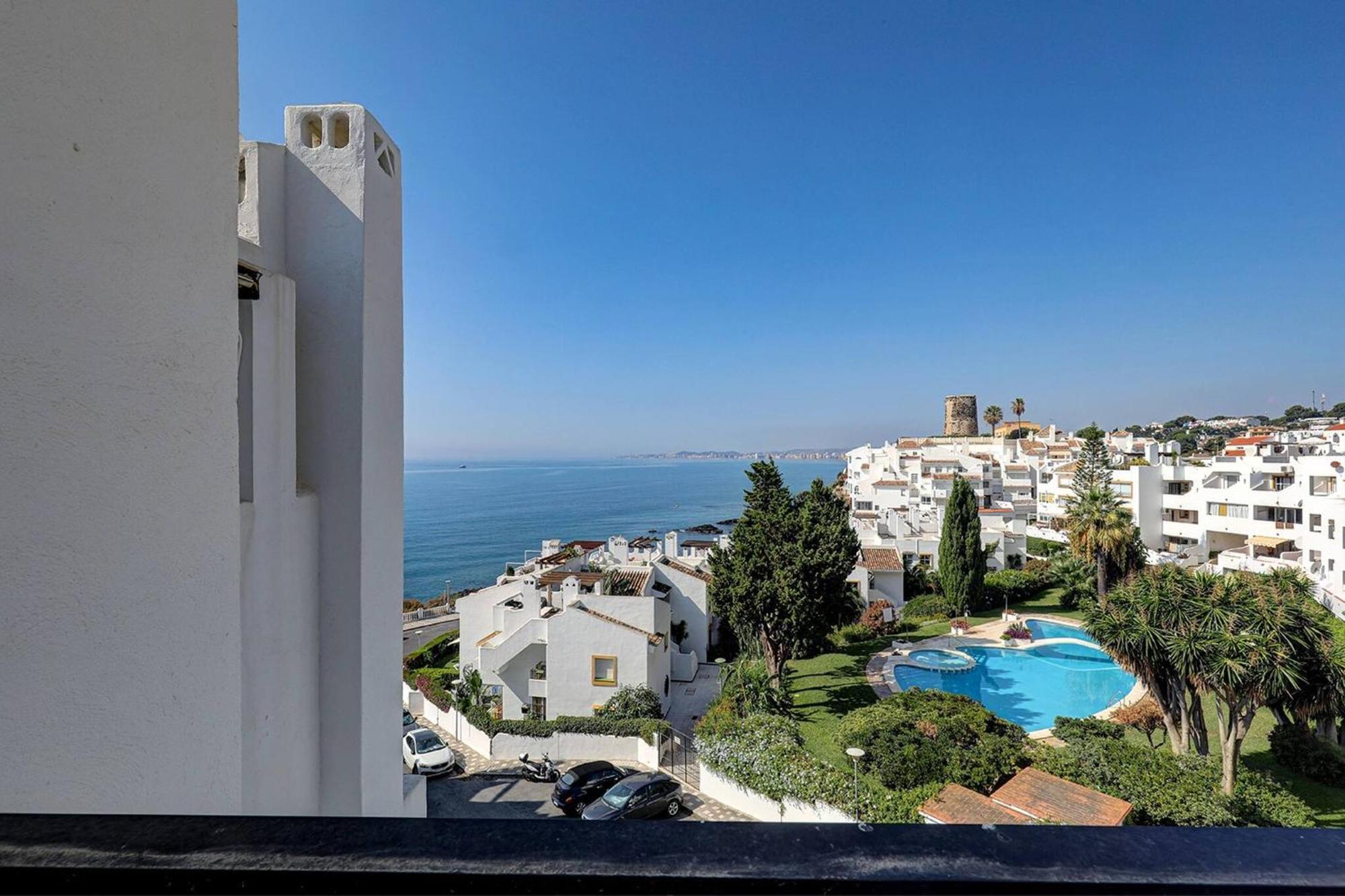 082 - Stunning Sea Views Beachfront Apartment Benalmádena Eksteriør bilde