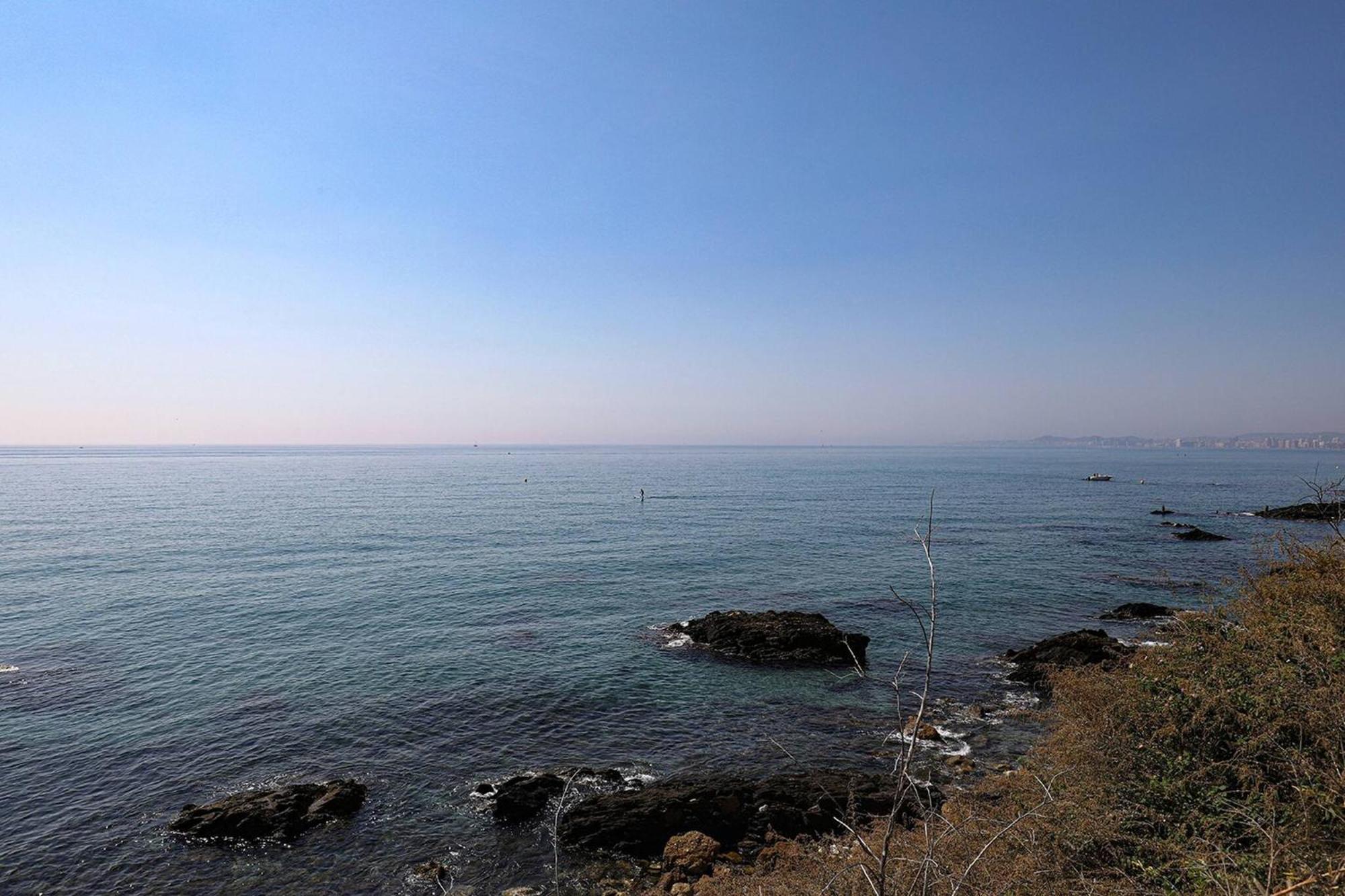 082 - Stunning Sea Views Beachfront Apartment Benalmádena Eksteriør bilde