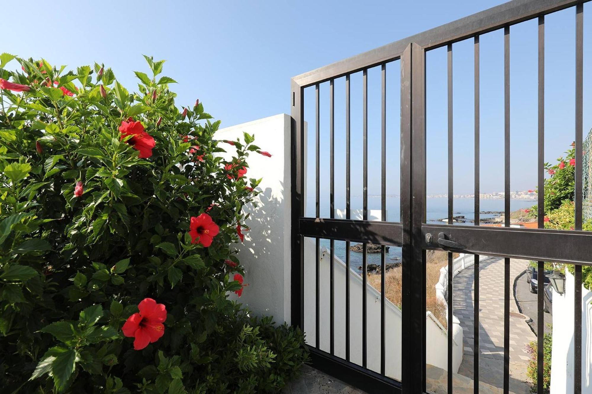 082 - Stunning Sea Views Beachfront Apartment Benalmádena Eksteriør bilde
