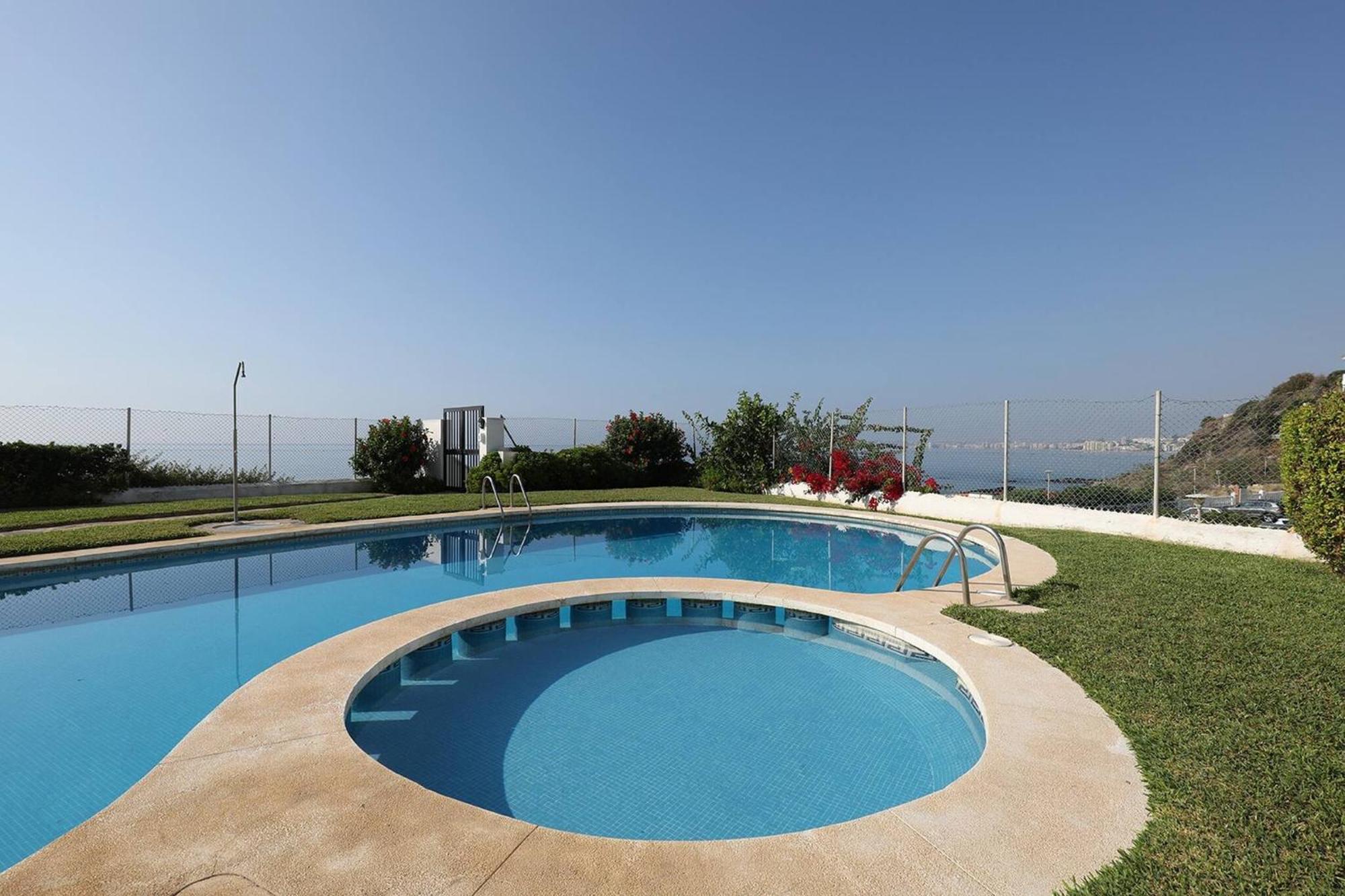 082 - Stunning Sea Views Beachfront Apartment Benalmádena Eksteriør bilde
